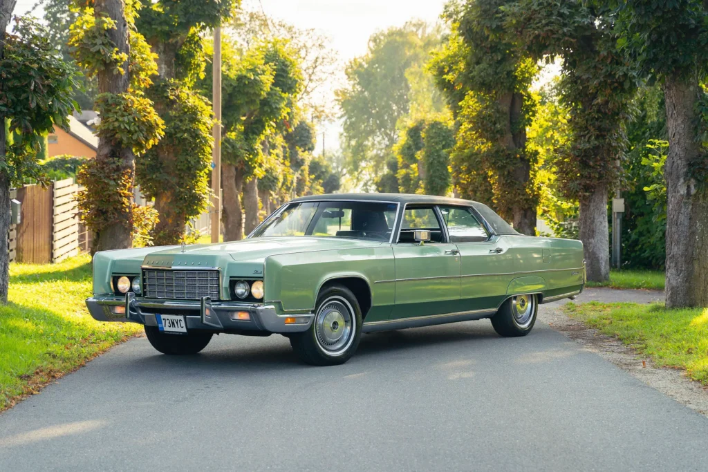 Classic wedding car for a ceremony in Tallinn